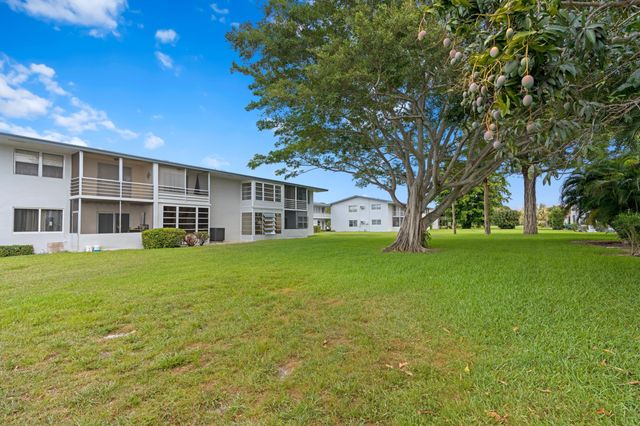 279 Coventry, West Palm Beach, FL 33417