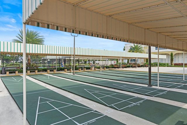 279 Coventry, West Palm Beach, FL 33417