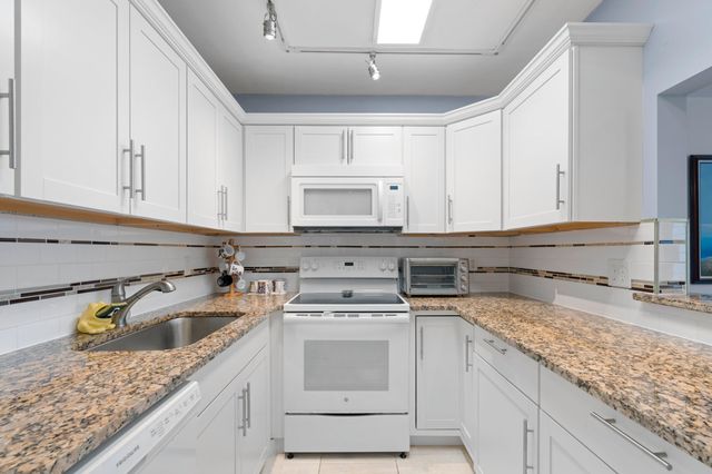 279 Coventry, West Palm Beach, FL 33417