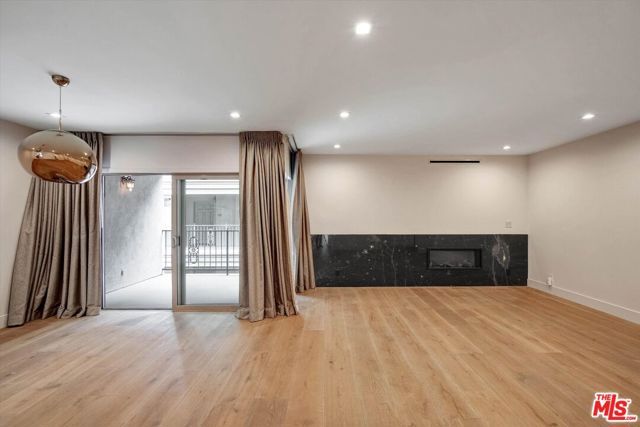 439 N Doheny Drive 204, Beverly Hills, CA 90210