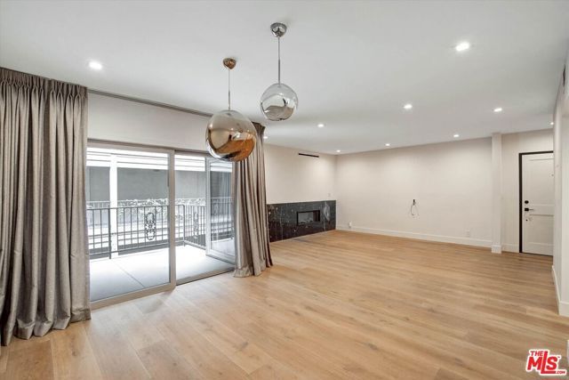 439 N Doheny Drive 204, Beverly Hills, CA 90210