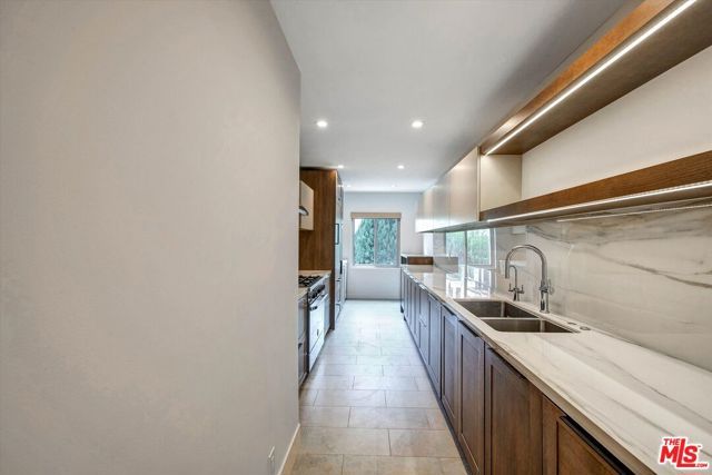 439 N Doheny Drive 204, Beverly Hills, CA 90210