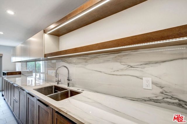 439 N Doheny Drive 204, Beverly Hills, CA 90210