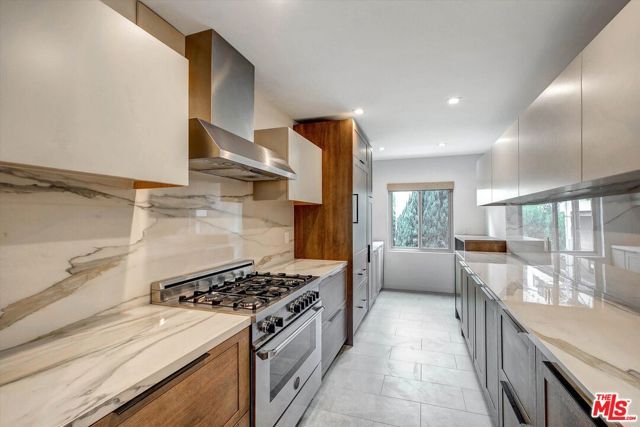 439 N Doheny Drive 204, Beverly Hills, CA 90210