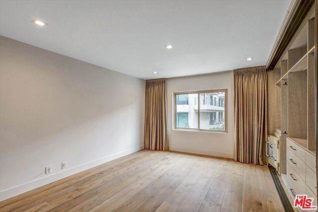 439 N Doheny Drive 204, Beverly Hills, CA 90210