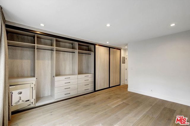 439 N Doheny Drive 204, Beverly Hills, CA 90210