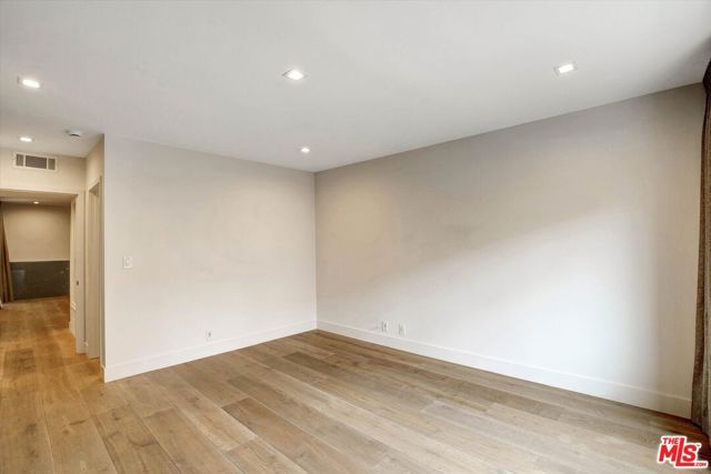 439 N Doheny Drive 204, Beverly Hills, CA 90210