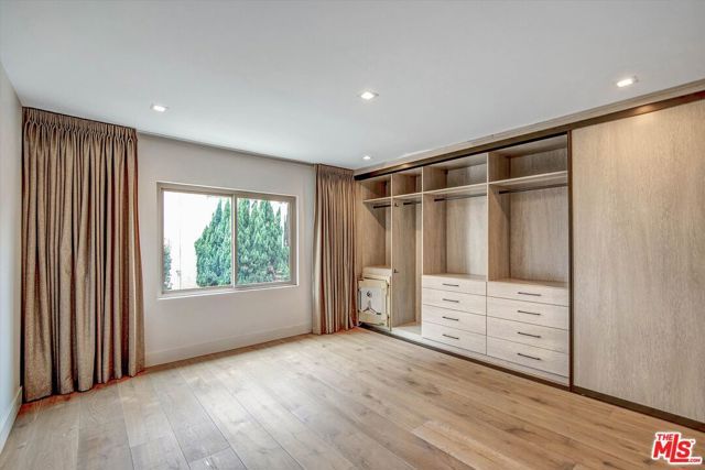 439 N Doheny Drive 204, Beverly Hills, CA 90210