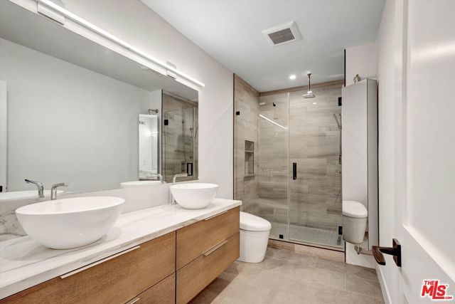 439 N Doheny Drive 204, Beverly Hills, CA 90210