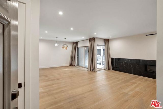 439 N Doheny Drive 204, Beverly Hills, CA 90210