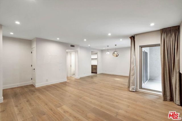 439 N Doheny Drive 204, Beverly Hills, CA 90210