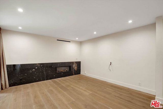 439 N Doheny Drive 204, Beverly Hills, CA 90210