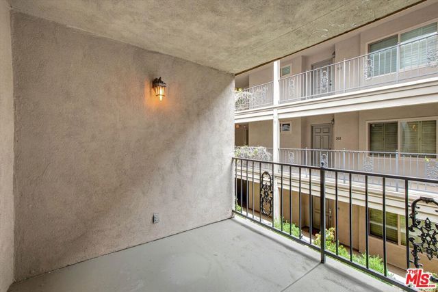439 N Doheny Drive 204, Beverly Hills, CA 90210