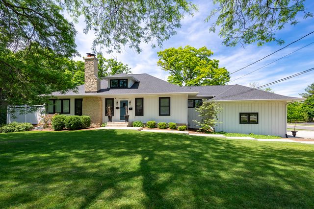 1045 N 5th Avenue, St. Charles, IL 60174