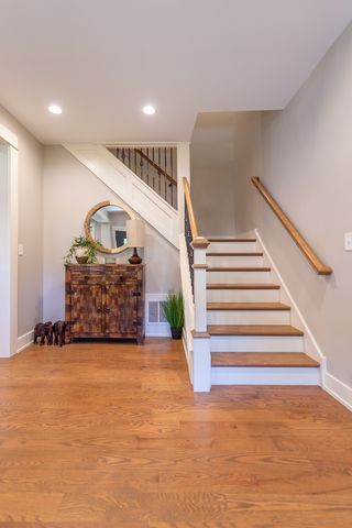 1045 N 5th Avenue, St. Charles, IL 60174