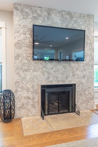 1045 N 5th Avenue, St. Charles, IL 60174