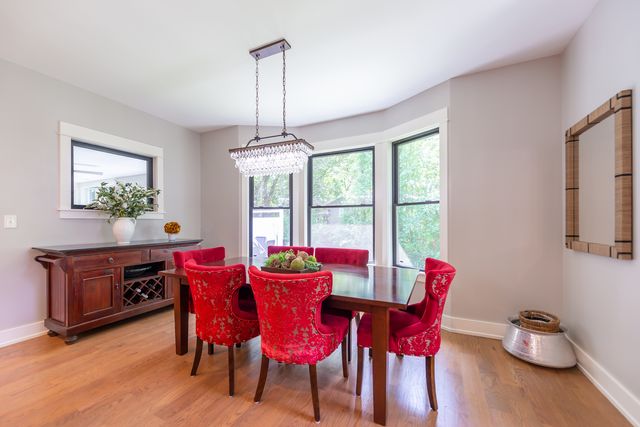 1045 N 5th Avenue, St. Charles, IL 60174