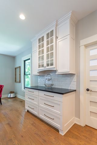 1045 N 5th Avenue, St. Charles, IL 60174