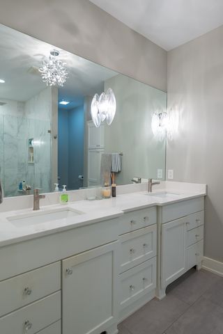 1045 N 5th Avenue, St. Charles, IL 60174