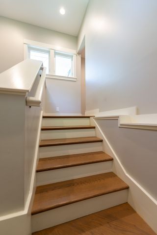 1045 N 5th Avenue, St. Charles, IL 60174