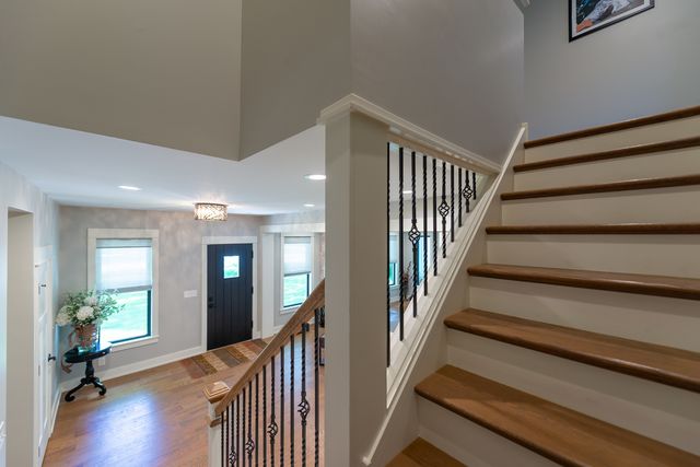 1045 N 5th Avenue, St. Charles, IL 60174