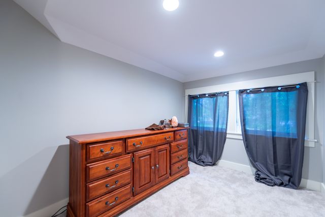 1045 N 5th Avenue, St. Charles, IL 60174