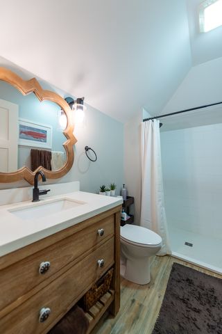 1045 N 5th Avenue, St. Charles, IL 60174