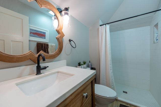 1045 N 5th Avenue, St. Charles, IL 60174