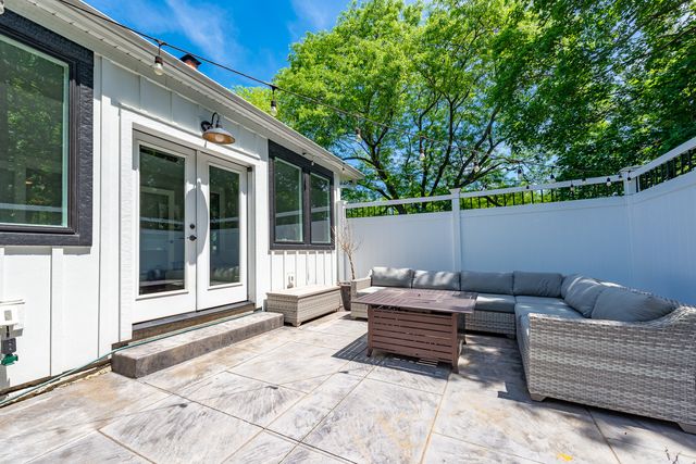 1045 N 5th Avenue, St. Charles, IL 60174