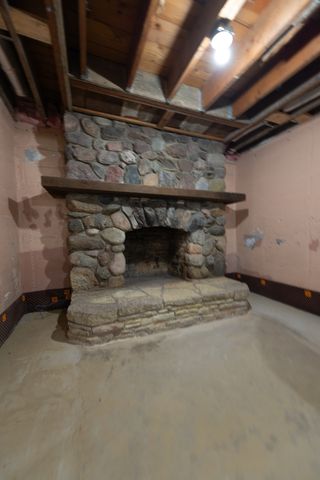 1045 N 5th Avenue, St. Charles, IL 60174