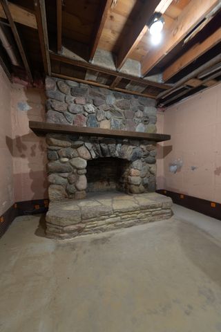 1045 N 5th Avenue, St. Charles, IL 60174