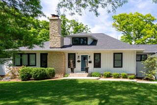 1045 N 5th Avenue, St. Charles, IL 60174