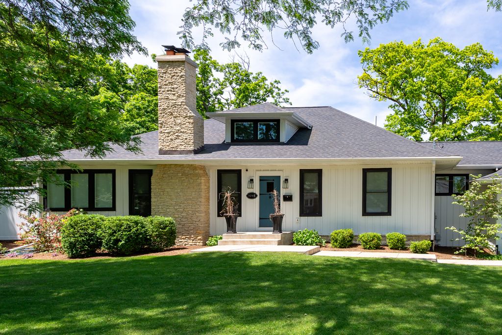 1045 N 5th Avenue, St. Charles, IL 60174