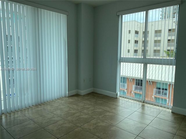 7280 SW 90th St 501, Miami, FL 33156