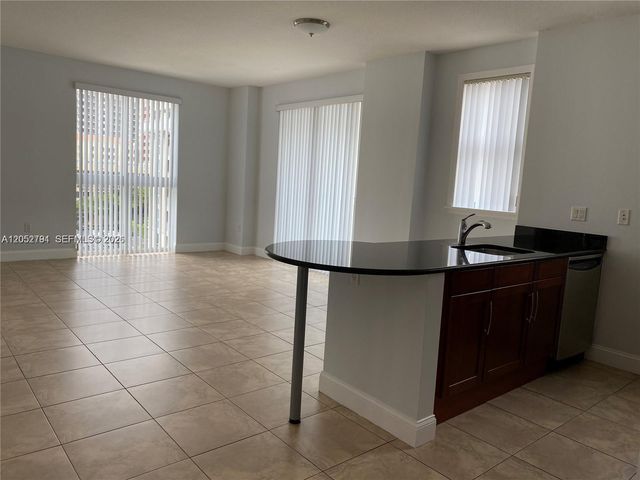 7280 SW 90th St 501, Miami, FL 33156