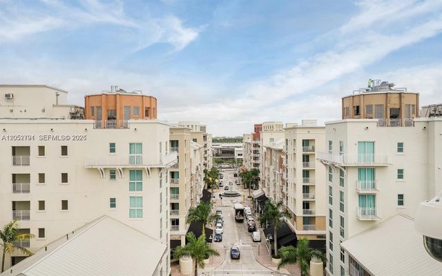 7280 SW 90th St 501, Miami, FL 33156