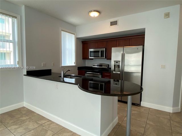 7280 SW 90th St 501, Miami, FL 33156