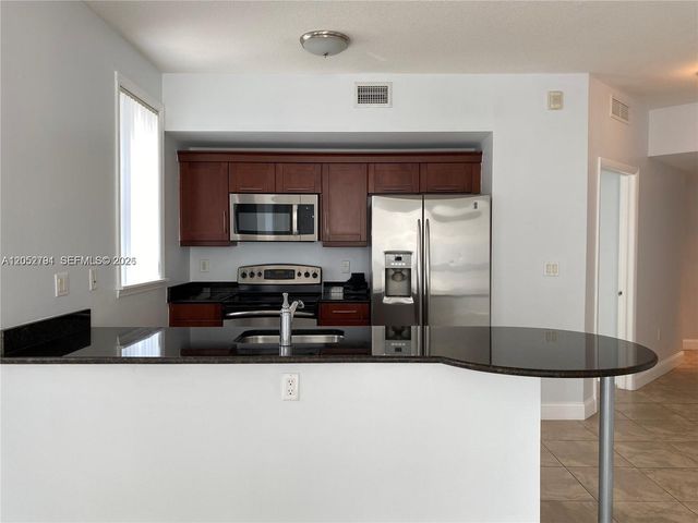 7280 SW 90th St 501, Miami, FL 33156