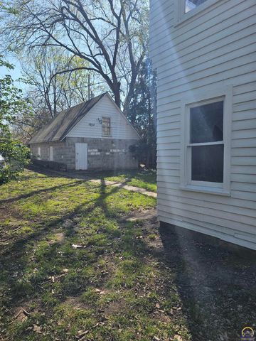 400 SW Orchard ST, Topeka, KS 66606