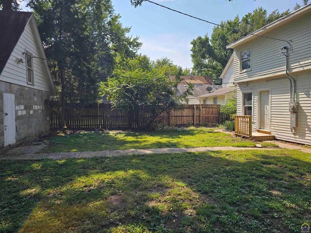 400 SW Orchard ST, Topeka, KS 66606