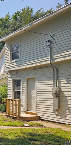 400 SW Orchard ST, Topeka, KS 66606