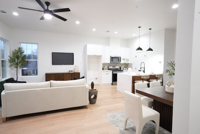 629 N Tyler Street 106, Dallas, TX 75208