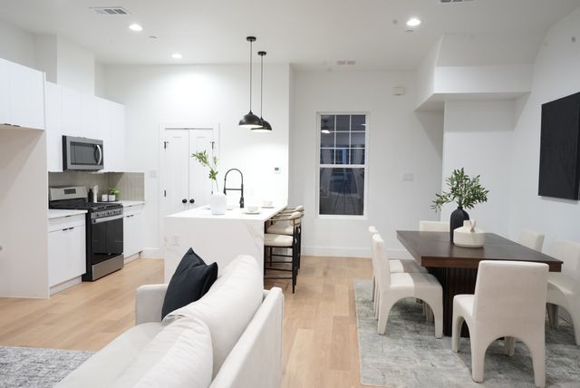 629 N Tyler Street 106, Dallas, TX 75208