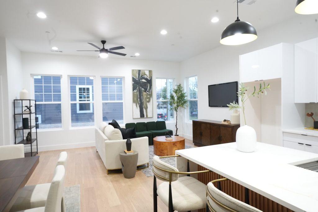 629 N Tyler Street 106, Dallas, TX 75208