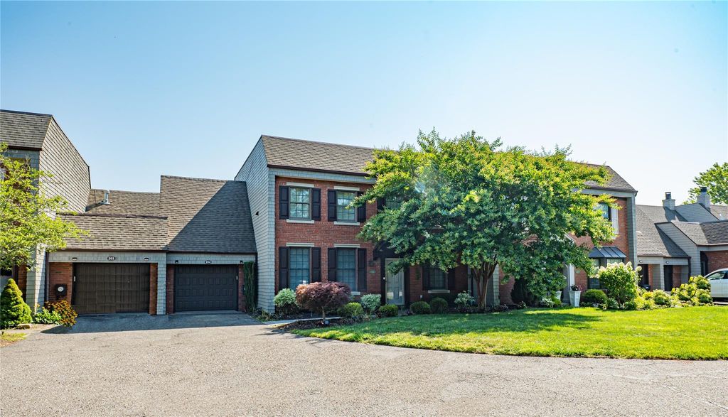 204 N Captains Way 204, Bay Shore, NY 11706