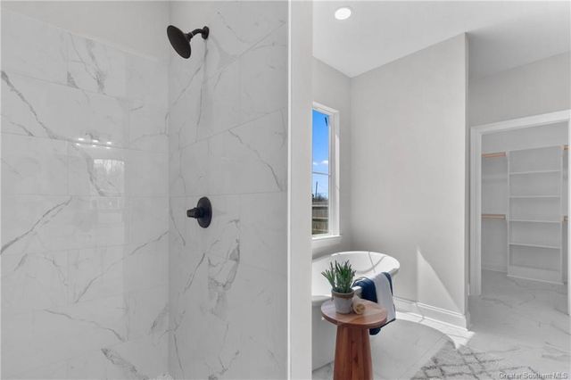 740 Lakewood Pointe Drive, Lake Charles, LA 70605