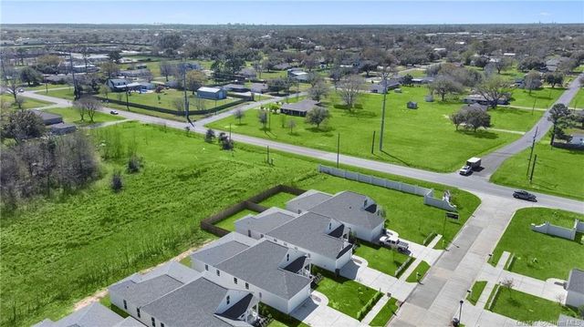 740 Lakewood Pointe Drive, Lake Charles, LA 70605