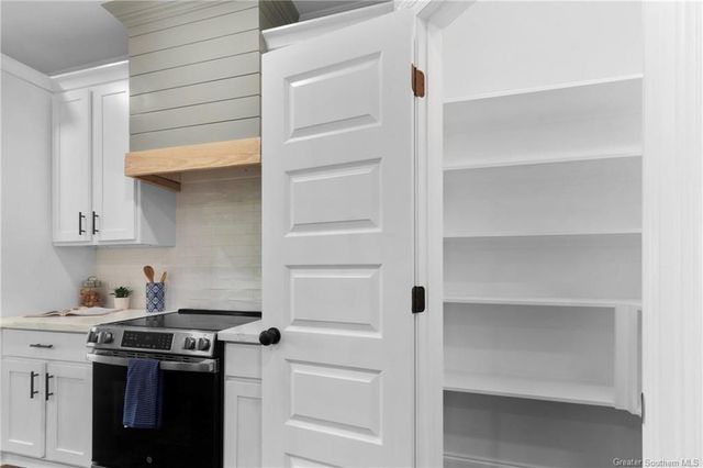 740 Lakewood Pointe Drive, Lake Charles, LA 70605