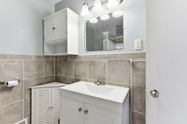 1118 Selby Avenue, Saint Paul Park, MN 55071