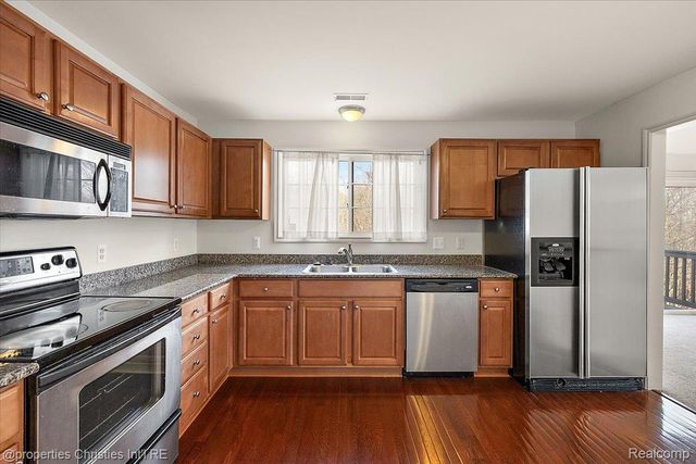 28360 Carlton Way Drive, Novi, MI 48377